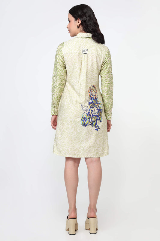 Willow Garden Printed Dress blends vibrant colour into a flowing botanical-inspired print. The A-line silhouette with a classic collar and pockets is as practical as it is pretty.